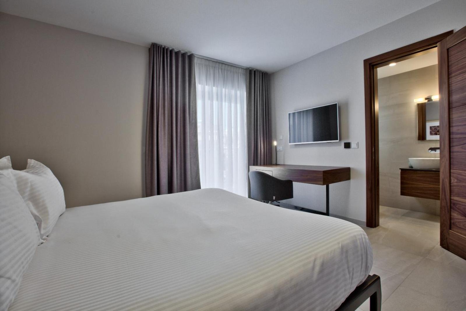 Sea Front Spacious Valletta Views Apartments Sliema Esterno foto